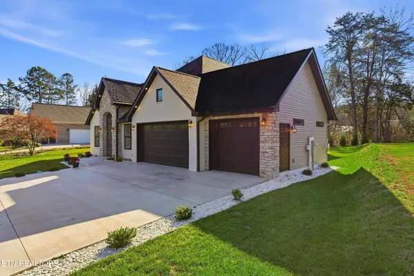 Property Slideshow image 2 of 37 | 113 kawga way, Loudon, TN, 37774