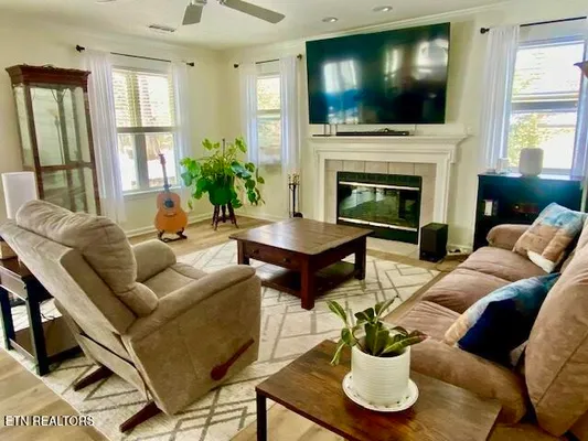 Property Slideshow image 2 of 12 | 203 seminole cir, Loudon, TN, 37774