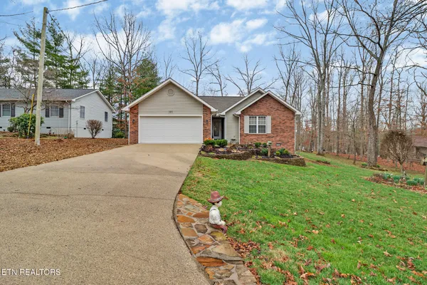 Property Slideshow image 3 of 33 | 121 winslow ln, Crossville, TN, 38558
