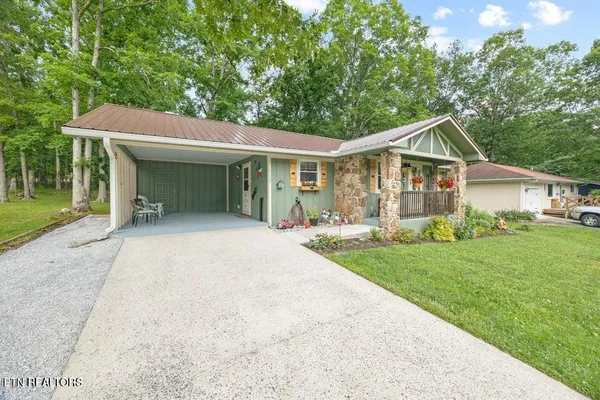 Property Slideshow image 3 of 24 | 137 jasper dr, Crossville, TN, 38558