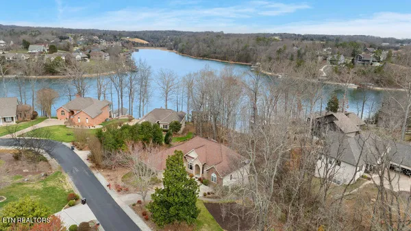 Property Slideshow image 3 of 60 | 303 saloli ln, Loudon, TN, 37774