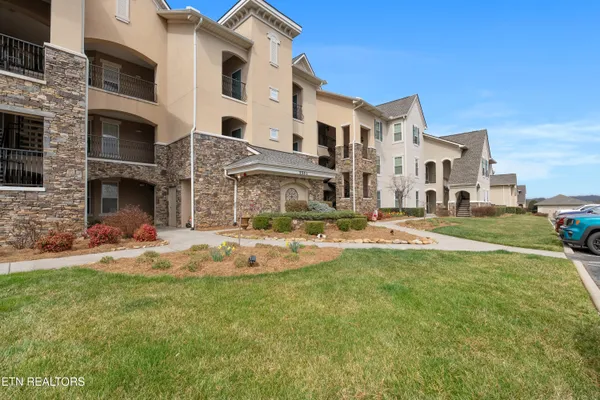 Property Slideshow image 3 of 40 | 555 rarity bay pkwy 101, Vonore, TN, 37885