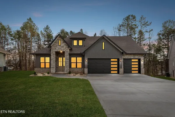 Property Slideshow image 2 of 48 | 124 utsesti way, Loudon, TN, 37774