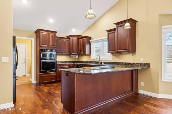 Property Slideshow image 3 of 54 | 104 hickory ridge ln, Crossville, TN, 38558