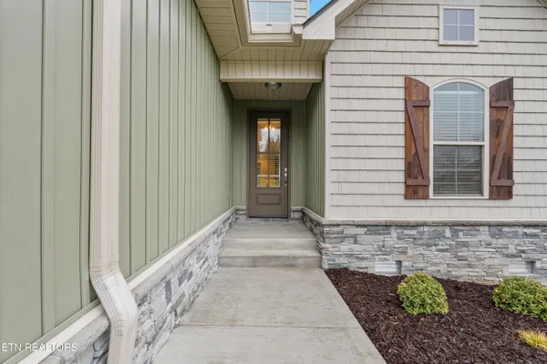 Property Slideshow image 2 of 50 | 104 inola pl, Loudon, TN, 37774