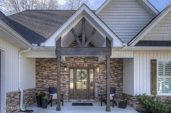 Property Slideshow image 2 of 45 | 183 saloli way, Loudon, TN, 37774