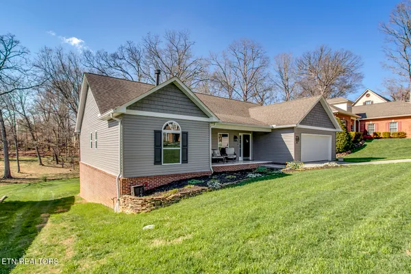 Property Slideshow image 3 of 62 | 146 daleyuhski way, Loudon, TN, 37774