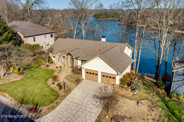 Property Slideshow image 2 of 62 | 206 kiyuga ln, Loudon, TN, 37774