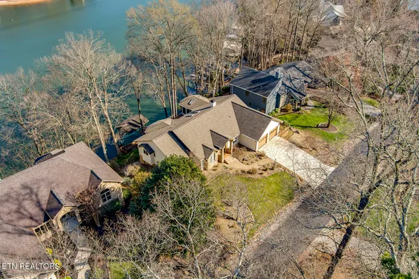 Property Slideshow image 3 of 62 | 206 kiyuga ln, Loudon, TN, 37774