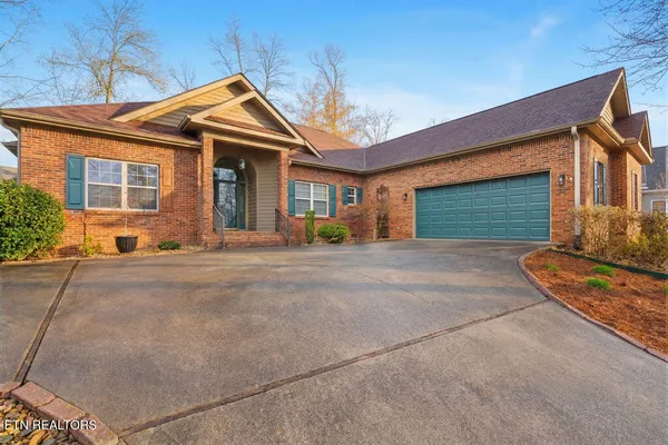 Property Slideshow image 2 of 37 | 223 tahlequah dr, Loudon, TN, 37774