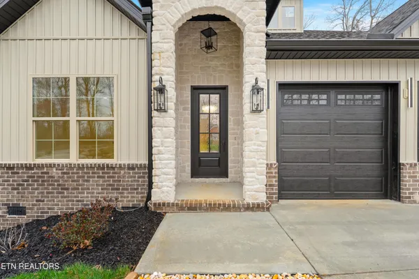 Property Slideshow image 3 of 49 | 252 mialaquo cir, Loudon, TN, 37774