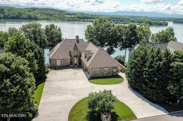 Property Slideshow image 2 of 60 | 275 rock point dr, Vonore, TN, 37885