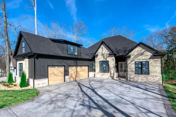 Property Slideshow image 2 of 16 | 207 ottawa pl, Loudon, TN, 37774