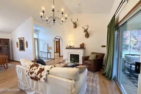 Property Slideshow image 2 of 24 | 407 elokwa pl, Loudon, TN, 37774