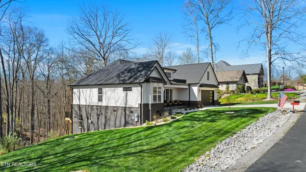 Property Slideshow image 3 of 43 | 204 osage ln, Loudon, TN, 37774