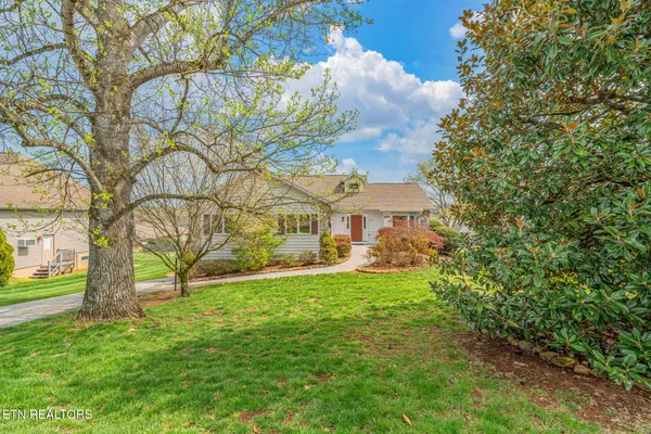 Property Slideshow image 2 of 60 | 318 cheestana way, Loudon, TN, 37774