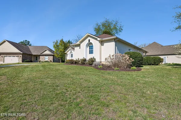 Property Slideshow image 3 of 31 | 407 elokwa pl, Loudon, TN, 37774