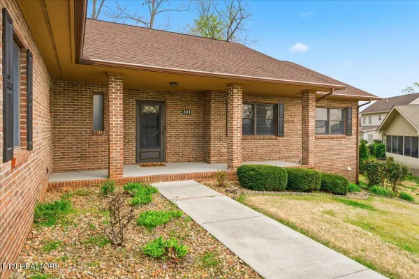 Property Slideshow image 2 of 47 | 301 cheestana way, Loudon, TN, 37774