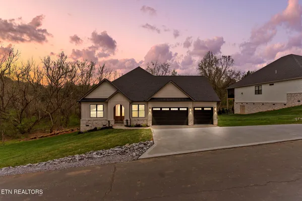 Property Slideshow image 2 of 56 | 127 saloli way, Loudon, TN, 37774