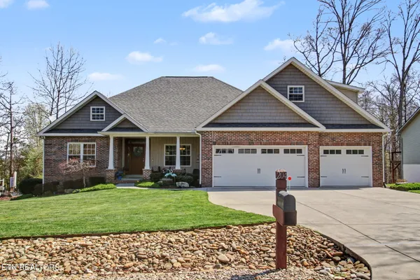 Property Slideshow image 2 of 33 | 204 seminole cir, Loudon, TN, 37774