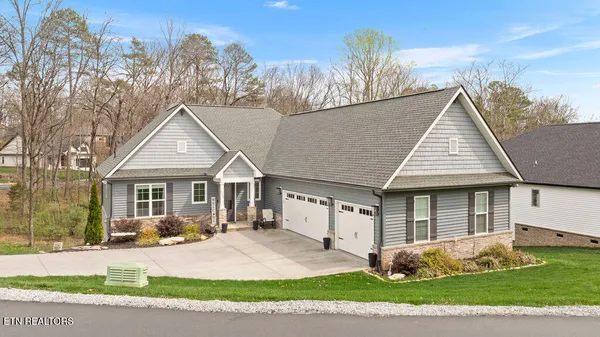 Property Slideshow image 2 of 47 | 117 ootsima way, Loudon, TN, 37774