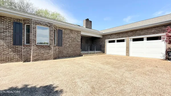 Property Slideshow image 2 of 41 | 212 tooweka ln, Loudon, TN, 37774