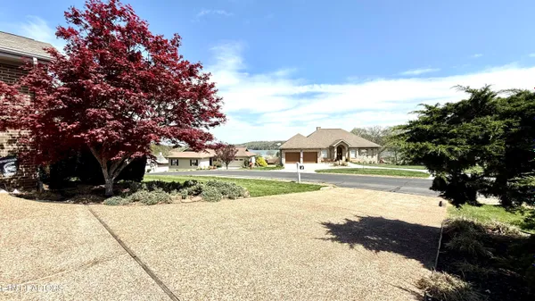 Property Slideshow image 3 of 41 | 212 tooweka ln, Loudon, TN, 37774