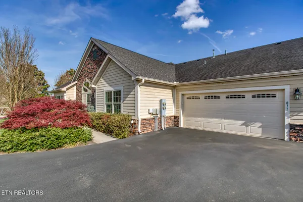 Property Slideshow image 2 of 43 | 811 pryse farm blvd, Knoxville, TN, 37934