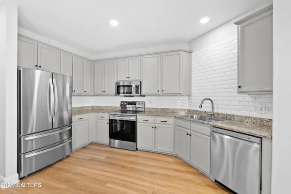 Property Slideshow image 3 of 35 | 555 rarity bay pkwy 106, Vonore, TN, 37885
