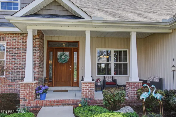 Property Slideshow image 2 of 32 | 204 seminole cir, Loudon, TN, 37774