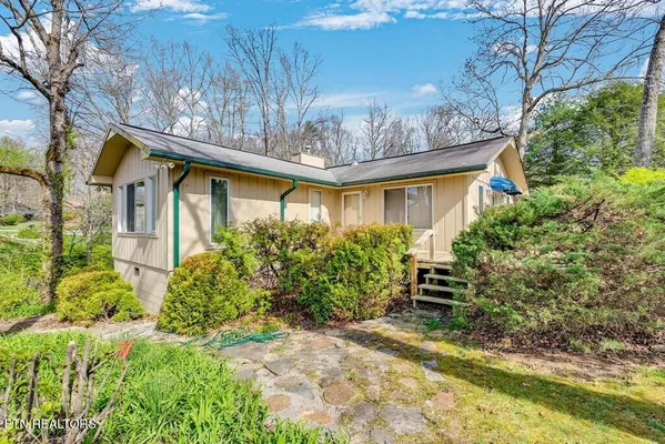 Property Slideshow image 2 of 27 | 305 saint george dr, Crossville, TN, 38558