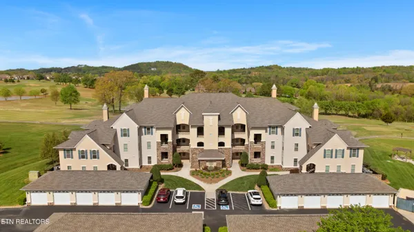 Property Slideshow image 2 of 37 | 565 rarity bay pkwy 201, Vonore, TN, 37885