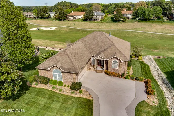 Property Slideshow image 2 of 60 | 424 wewoka cir, Loudon, TN, 37774