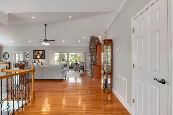 Property Slideshow image 3 of 60 | 424 wewoka cir, Loudon, TN, 37774