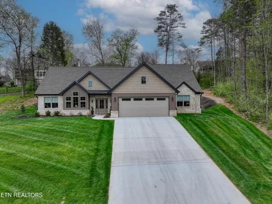 Property Slideshow image 2 of 35 | 224 seminole cir, Loudon, TN, 37774