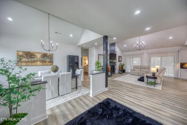 Property Slideshow image 3 of 35 | 224 seminole cir, Loudon, TN, 37774