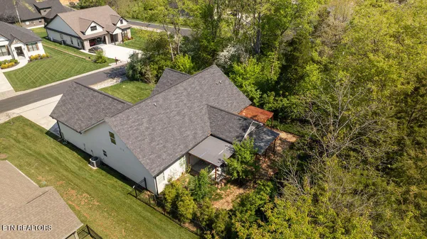 Property Slideshow image 2 of 40 | 117 cheeyo way, Loudon, TN, 37774