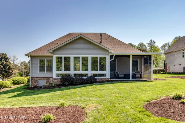 Property Slideshow image 2 of 37 | 415 skiatook ln, Loudon, TN, 37774