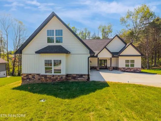 Property Slideshow image 2 of 39 | 201 chatuga way, Loudon, TN, 37774
