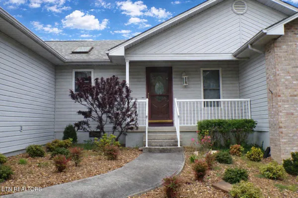 Property Slideshow image 2 of 29 | 161 cromwell ln, Crossville, TN, 38558