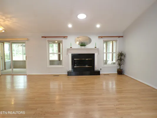 Property Slideshow image 3 of 29 | 161 cromwell ln, Crossville, TN, 38558