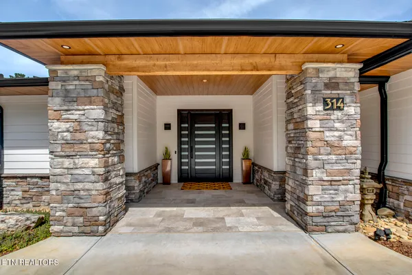 Property Slideshow image 3 of 62 | 314 miami ln, Loudon, TN, 37774