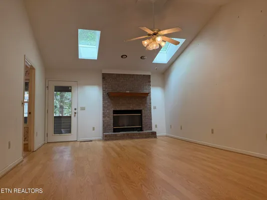 Property Slideshow image 3 of 25 | 131 cromwell ln, Crossville, TN, 38558