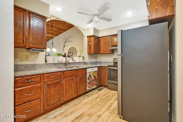 Property Slideshow image 2 of 32 | 378 lake catherine ct, Crossville, TN, 38558