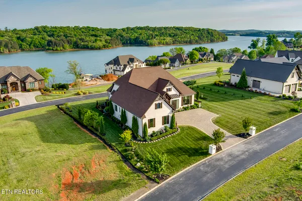 Property Slideshow image 3 of 61 | 124 nightingale dr, Vonore, TN, 37885