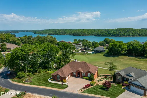 Property Slideshow image 2 of 58 | 207 tuhdegwa ln, Loudon, TN, 37774