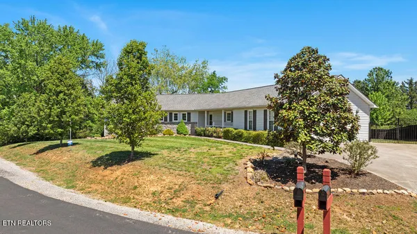 Property Slideshow image 2 of 34 | 108 chahyga way, Loudon, TN, 37774