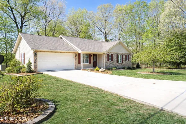 Property Slideshow image 3 of 33 | 161 albemarle ln, Crossville, TN, 38558
