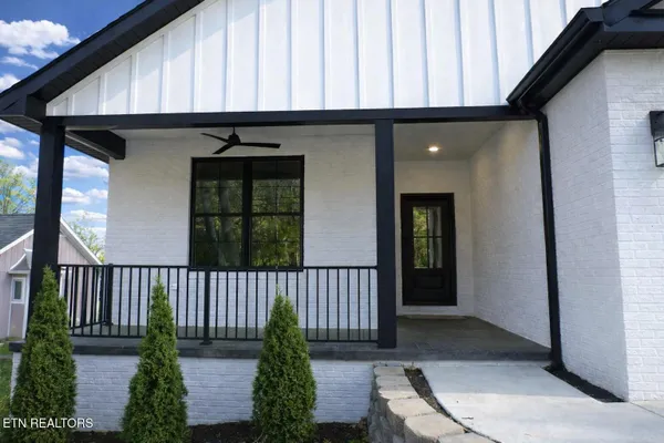 Property Slideshow image 2 of 39 | 456 lakeview dr, Crossville, TN, 38558