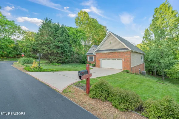 Property Slideshow image 3 of 39 | 201 tecumseh way, Loudon, TN, 37774